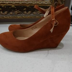 Bella Marie Cognac Suede Wedges, Size 11